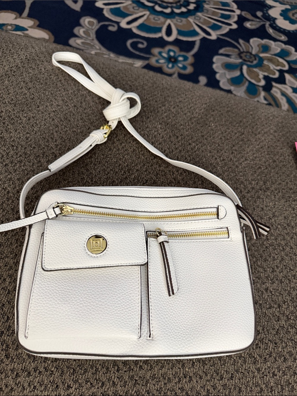 Luz Claiborne White Crossbody Shoulder Bag with Gold Hardware new